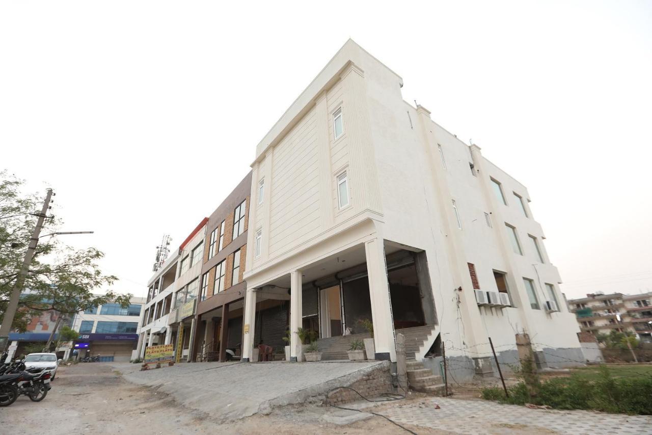 Hotel Oyo 43009 The Palm Green Indraprastha Exterior foto