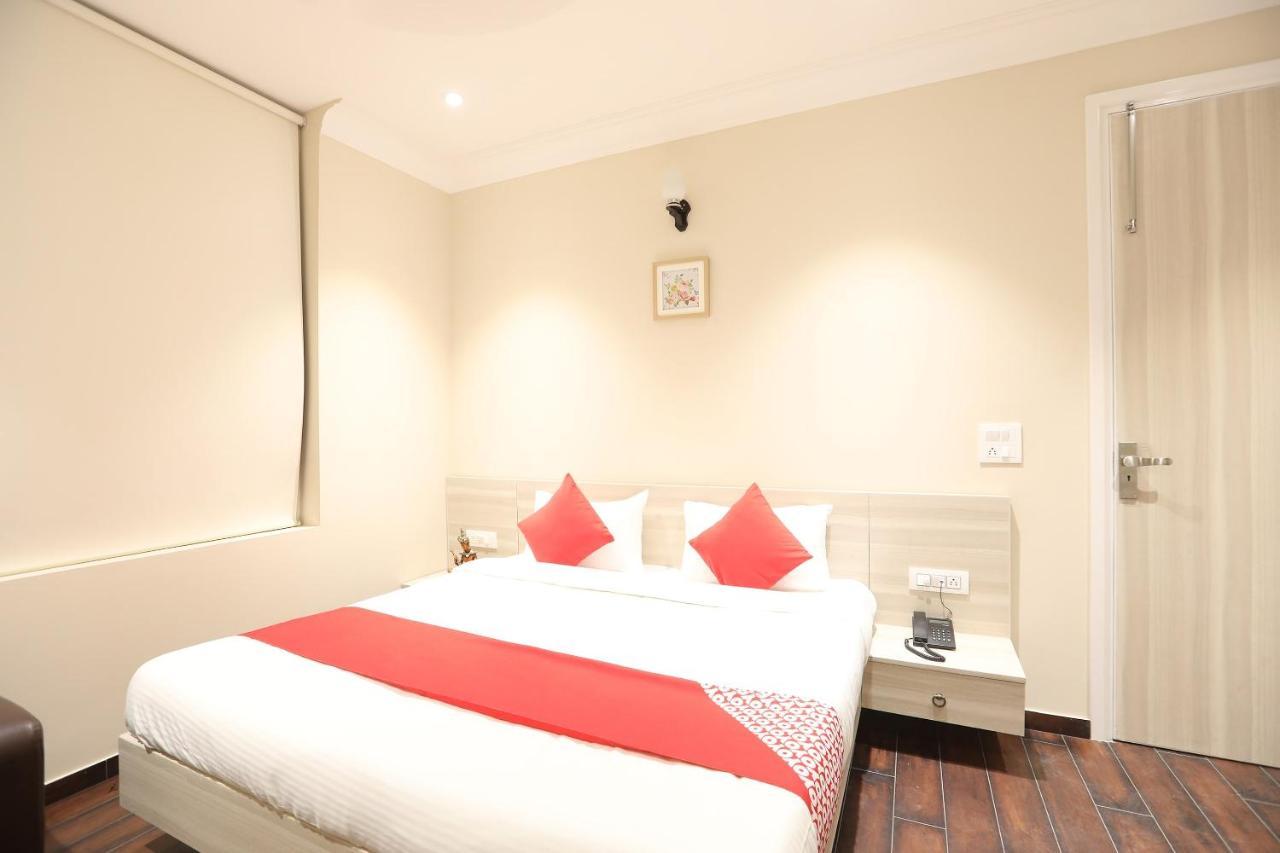 Hotel Oyo 43009 The Palm Green Indraprastha Exterior foto