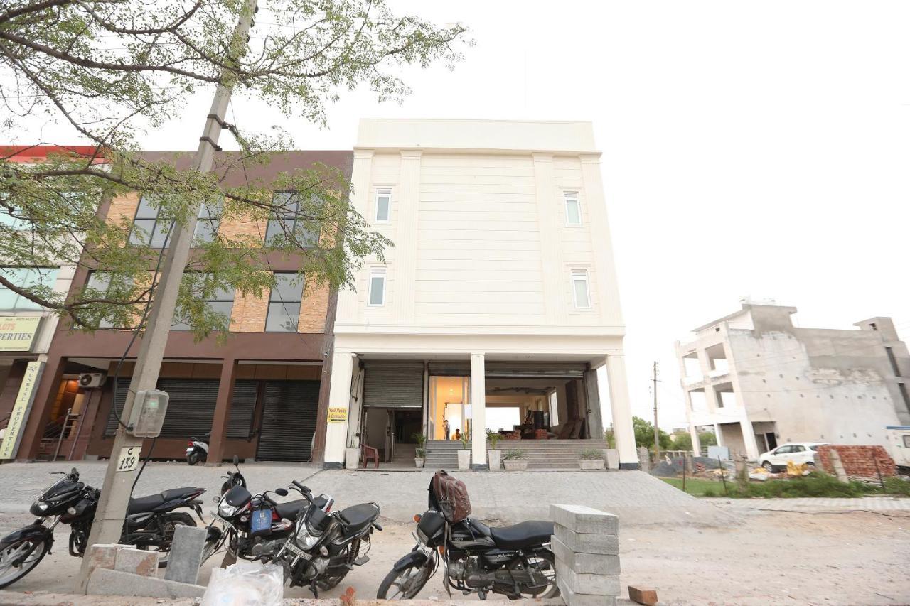 Hotel Oyo 43009 The Palm Green Indraprastha Exterior foto