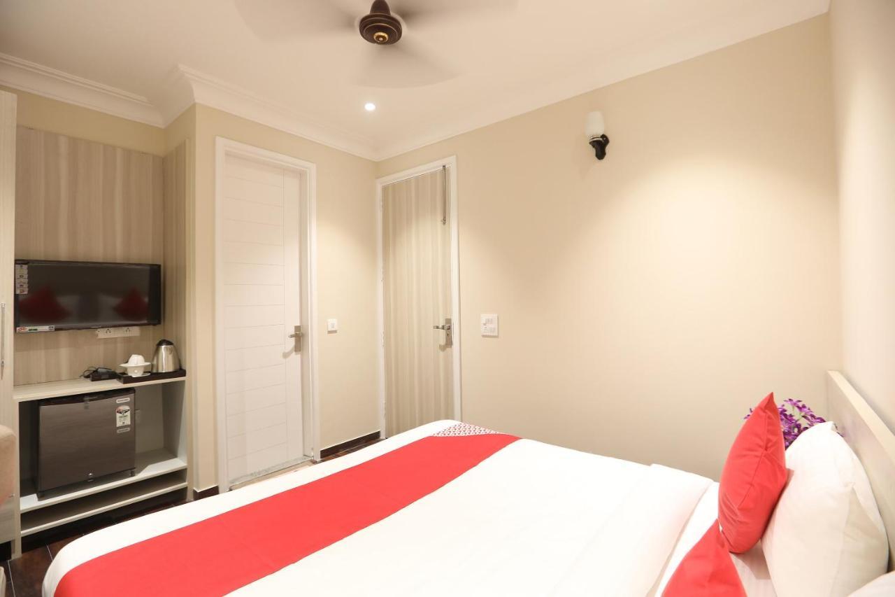 Hotel Oyo 43009 The Palm Green Indraprastha Exterior foto