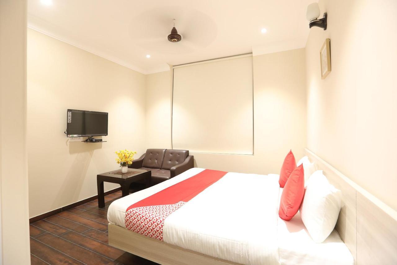 Hotel Oyo 43009 The Palm Green Indraprastha Exterior foto